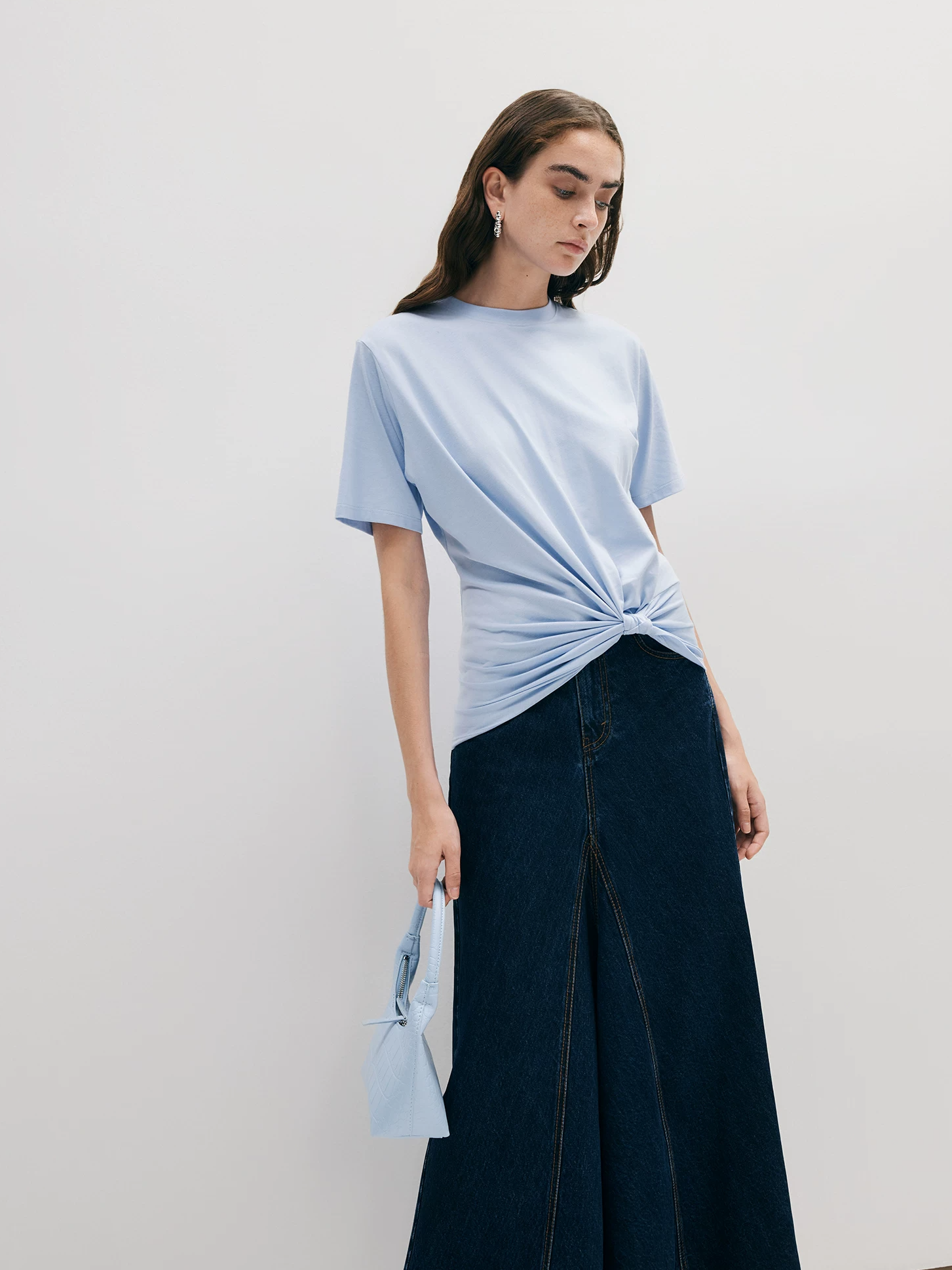 Knot Curve T-Shirt