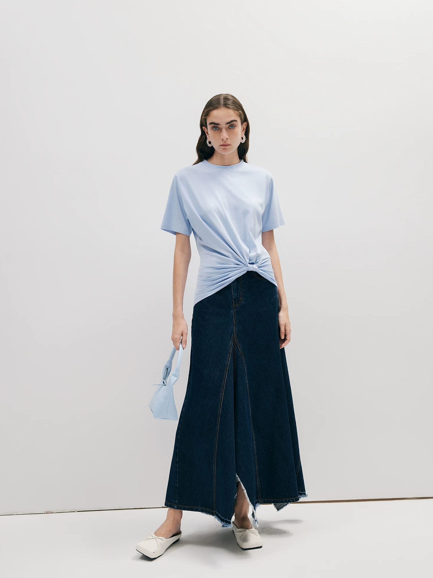 Knot Curve T-Shirt