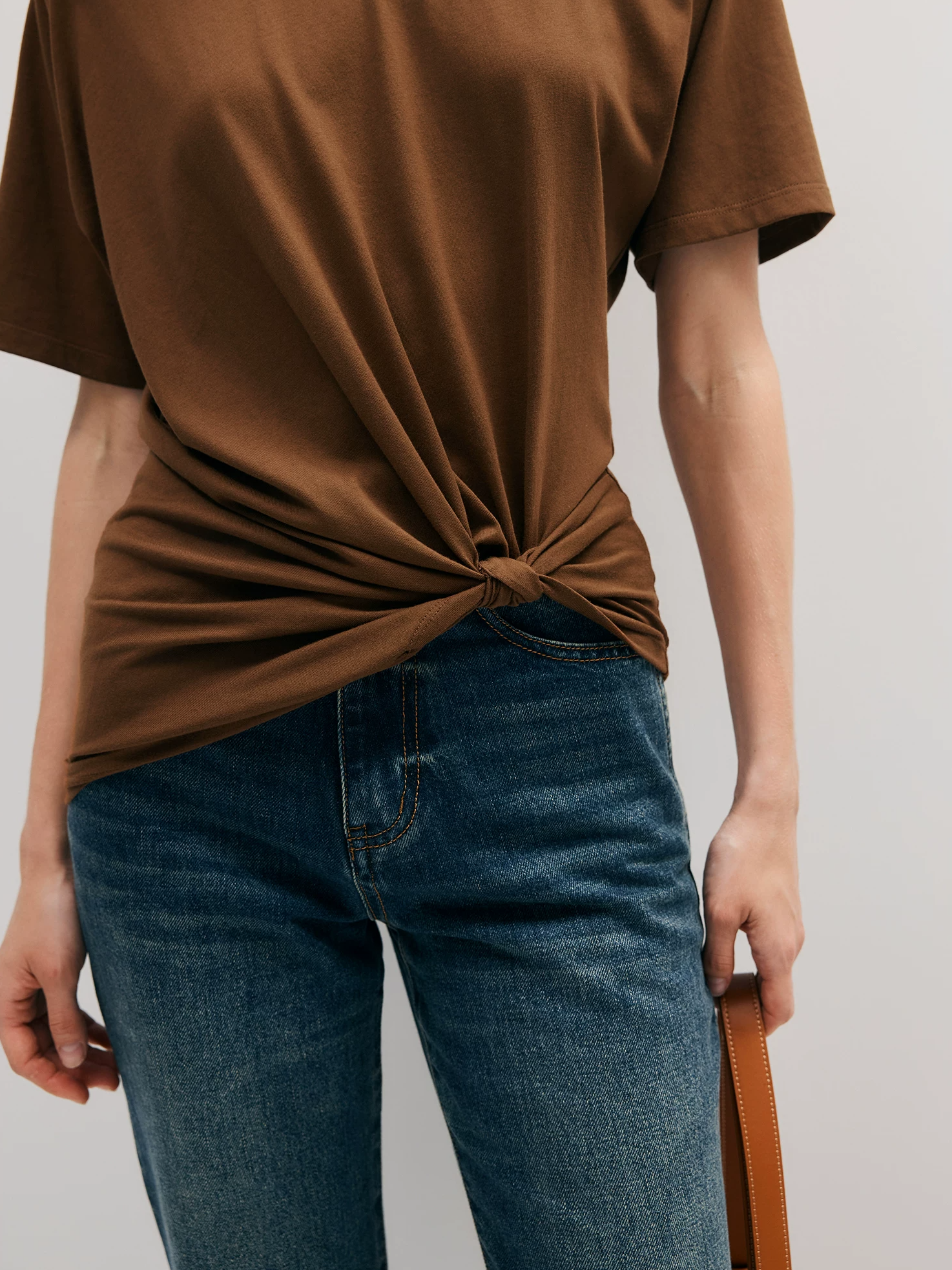 Knot Curve T-Shirt