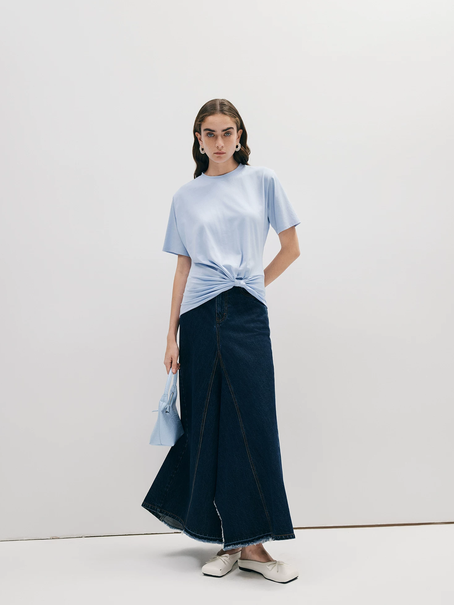 Knot Curve T-Shirt