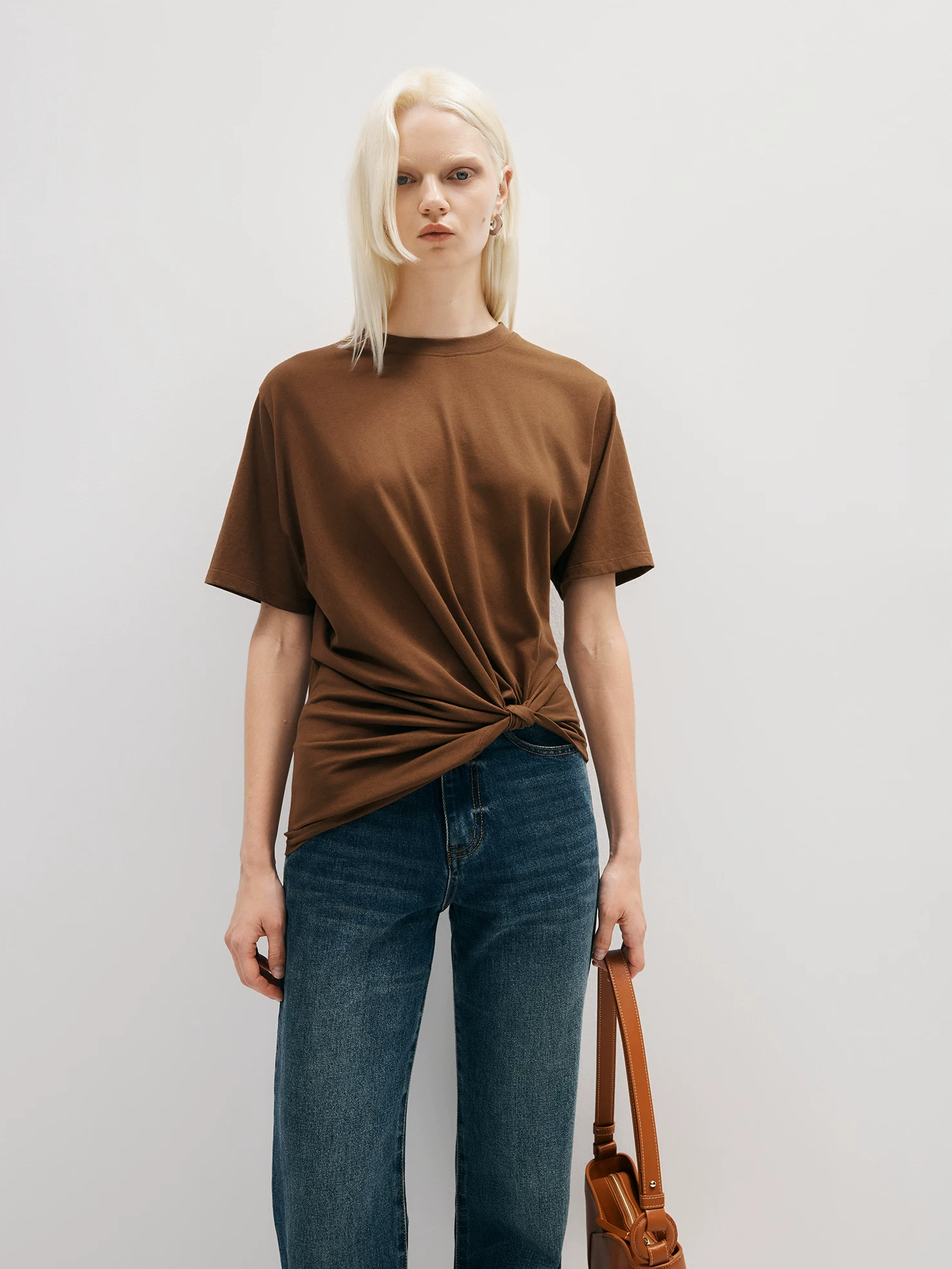 Knot Curve T-Shirt