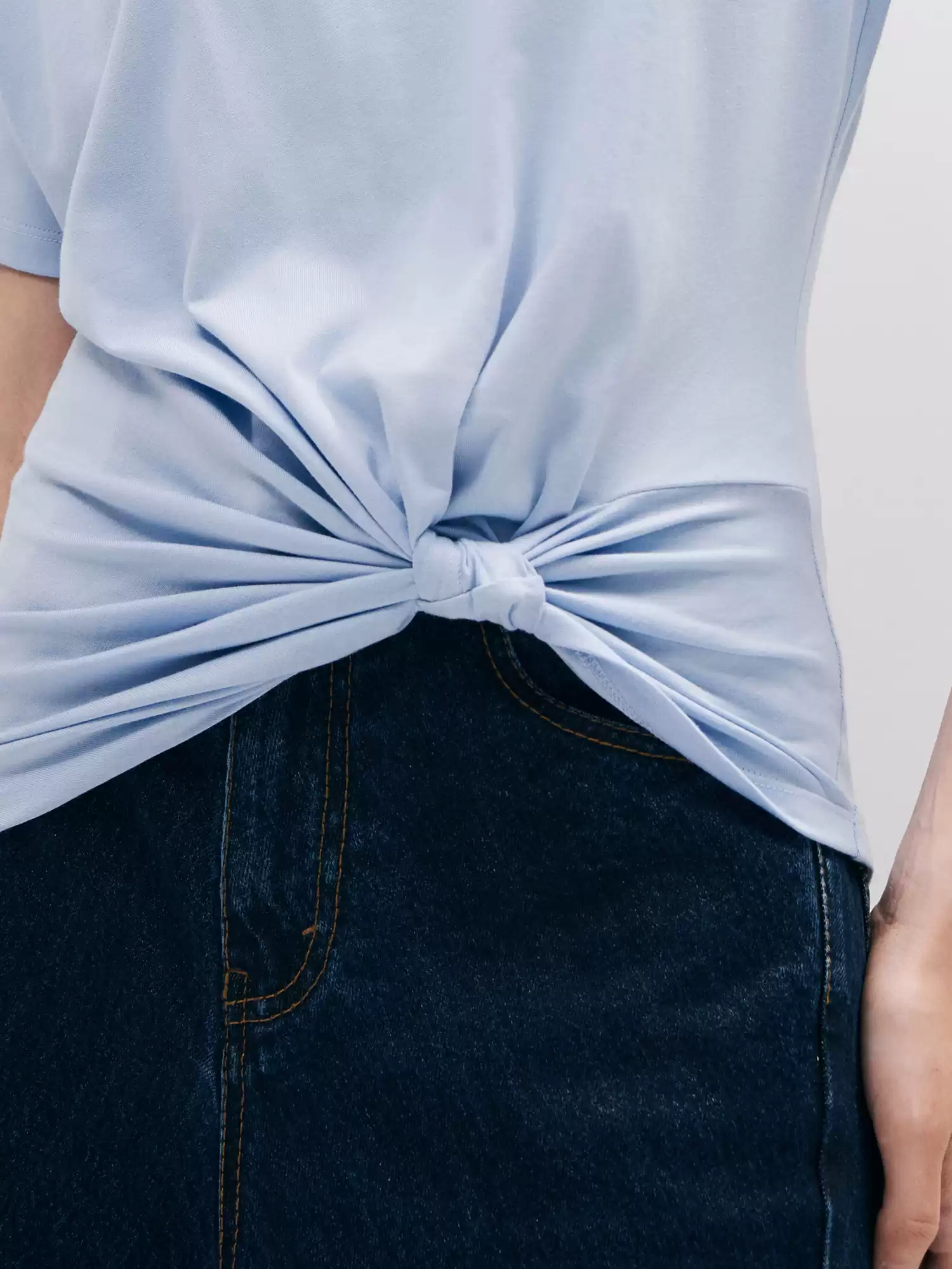 Knot Curve T-Shirt