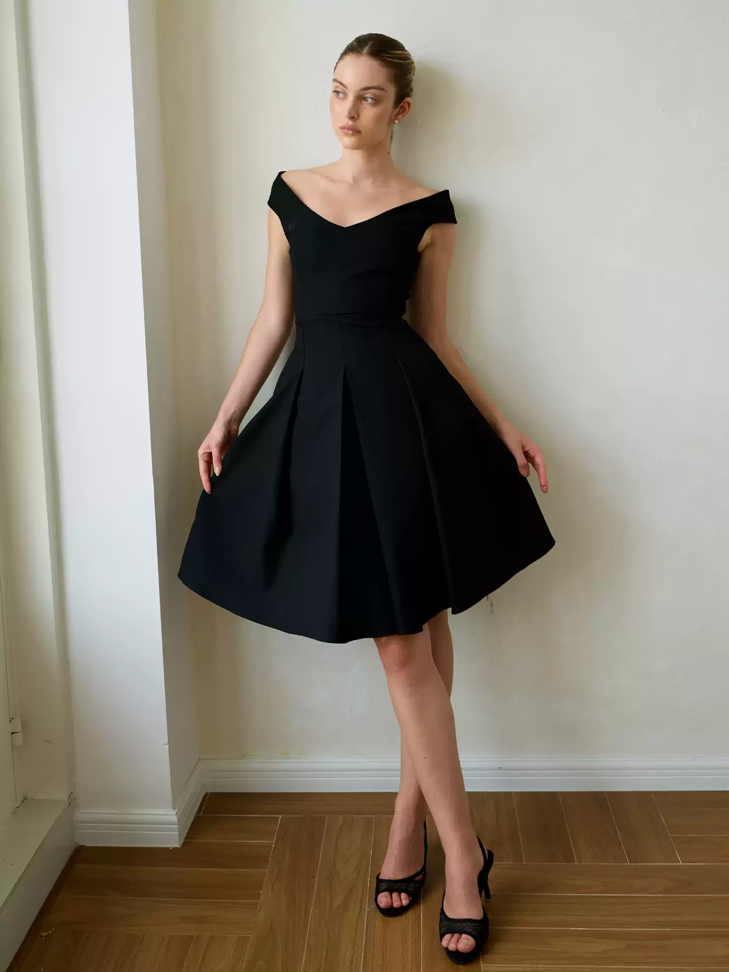 Geometric Cut Fitted Waist V-neck Dress