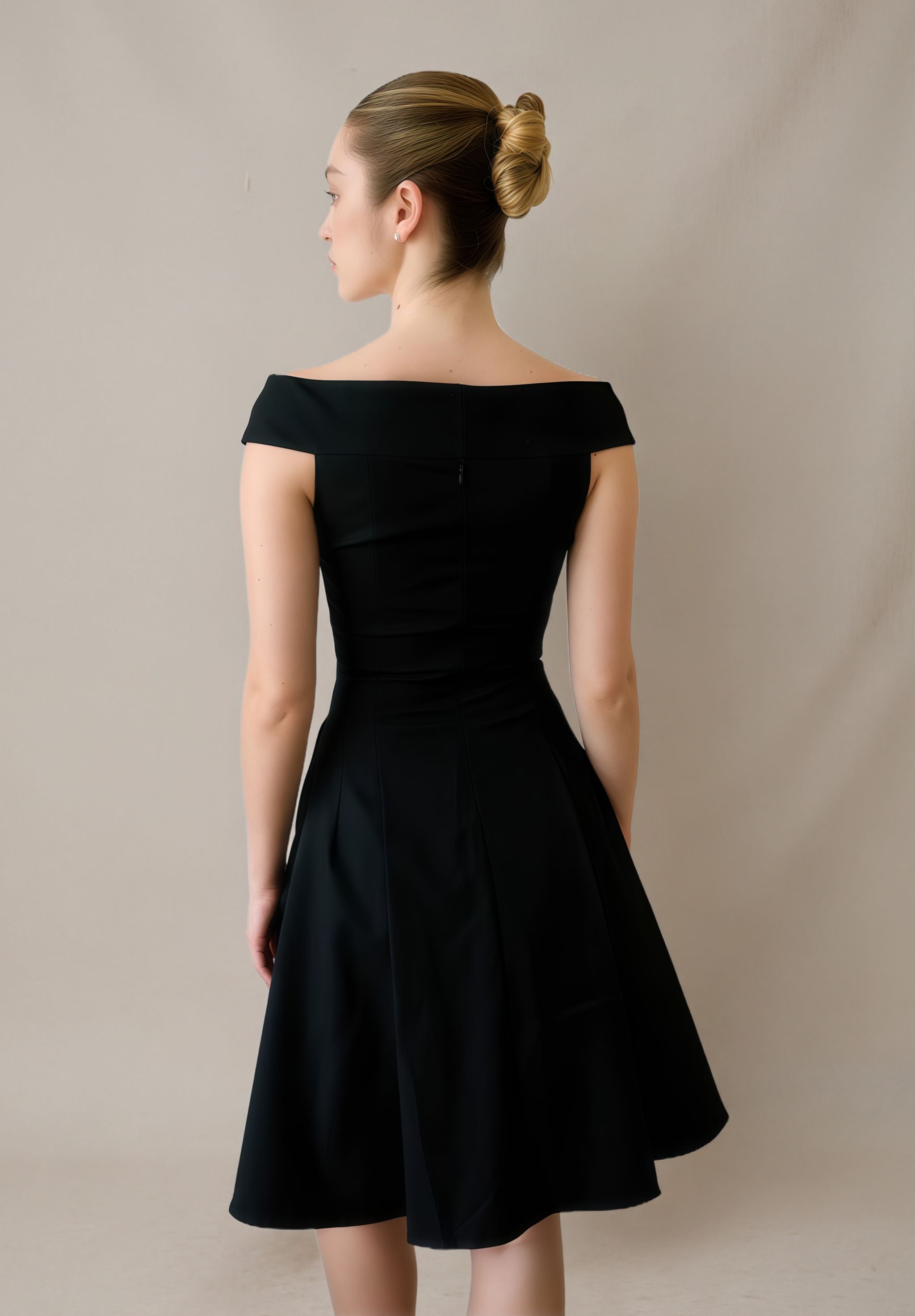 Geometric Cut Fitted Waist V-neck Dress
