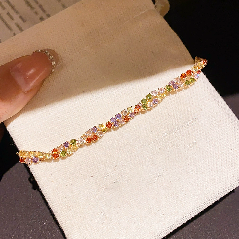 💎 Retrostyylinen kierretty ja säädettävä monivärinen sirkonirannekoru naisille