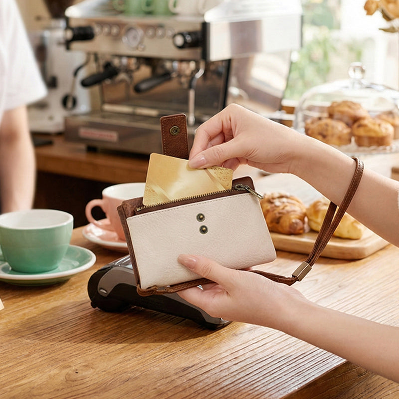 🔥 Rajoitetun ajan tarjous – Naisten retrotyylinen RFID-suojattu kolminkertainen lompakko