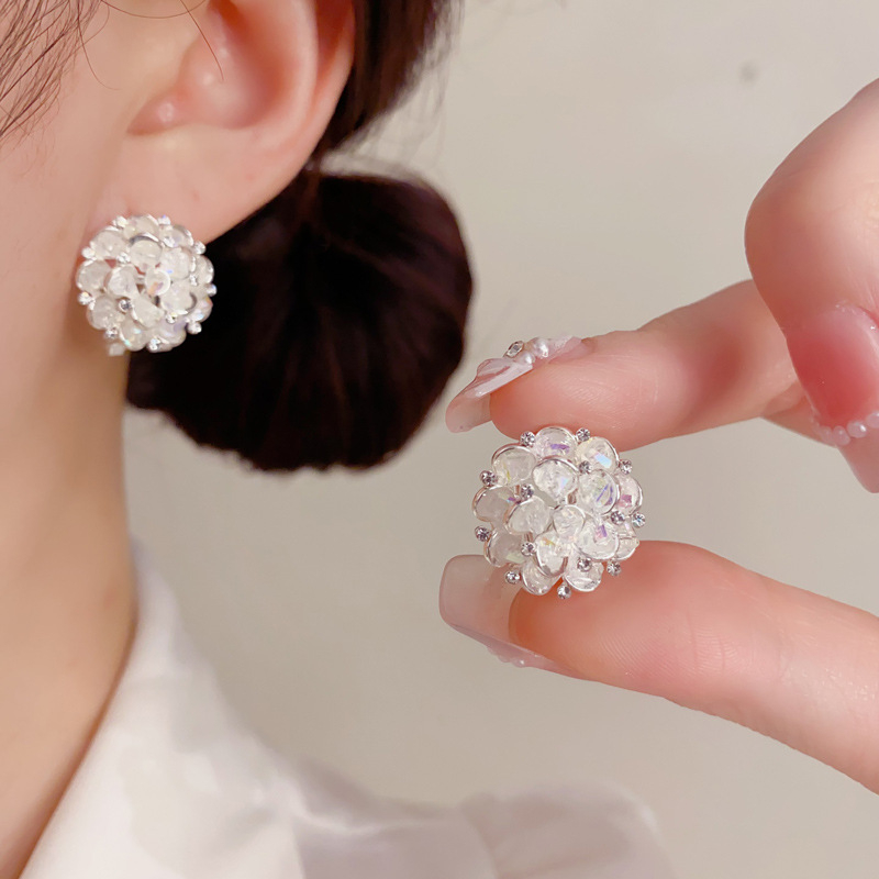 💎 2026 Ale — Yli 52 000 myytyä!✨ Elegantit kukka-nappikorvakorut – Kimoltavat yksityiskohdat & kevyt mukavuus 🌸