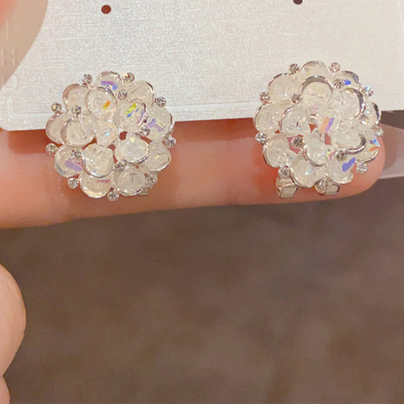 💎 2026 Ale — Yli 52 000 myytyä!✨ Elegantit kukka-nappikorvakorut – Kimoltavat yksityiskohdat & kevyt mukavuus 🌸