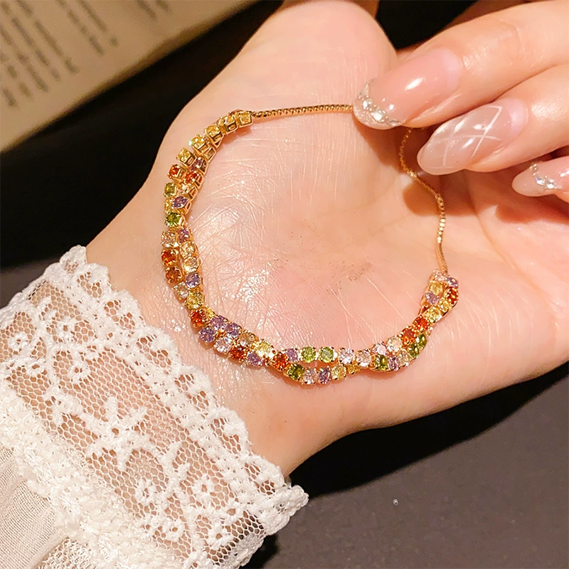 💎 Retrostyylinen kierretty ja säädettävä monivärinen sirkonirannekoru naisille