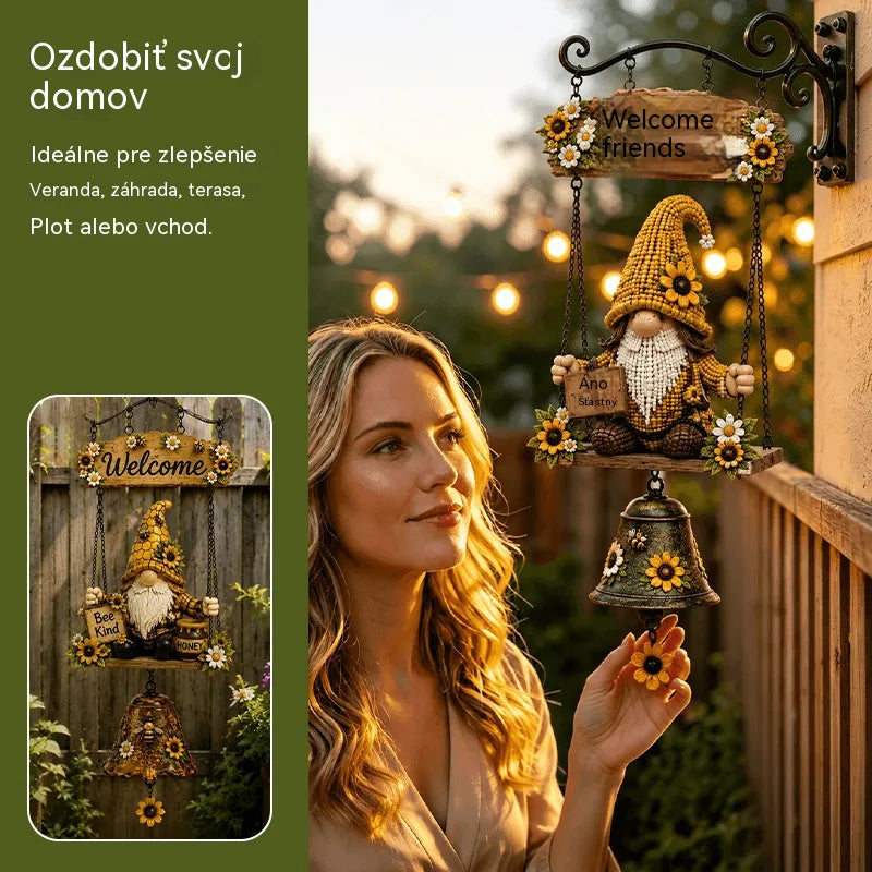 Uvítací zvonček s motívom záhradného trpaslíka, nápisom „Welcome“, vintage bronzovým zvončekom, kovaným železným nástenným dizajnom a záhradnou dekoráciou.