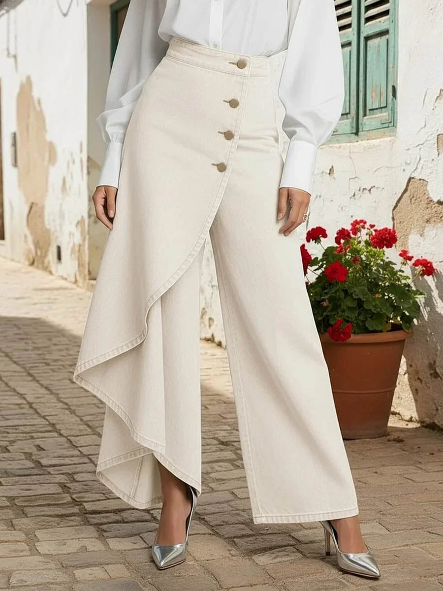 Plus Size Friendly Women's High-waisted Relaxed Fit Wide-leg Jeans With A Stylish Design.
