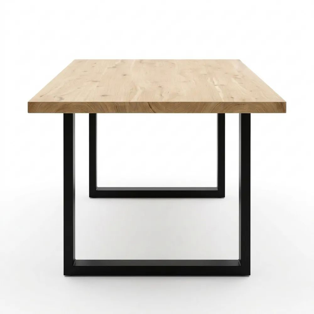 Massiver Esstisch aus Akazienholz mit echter Baumkante und Metallgestell