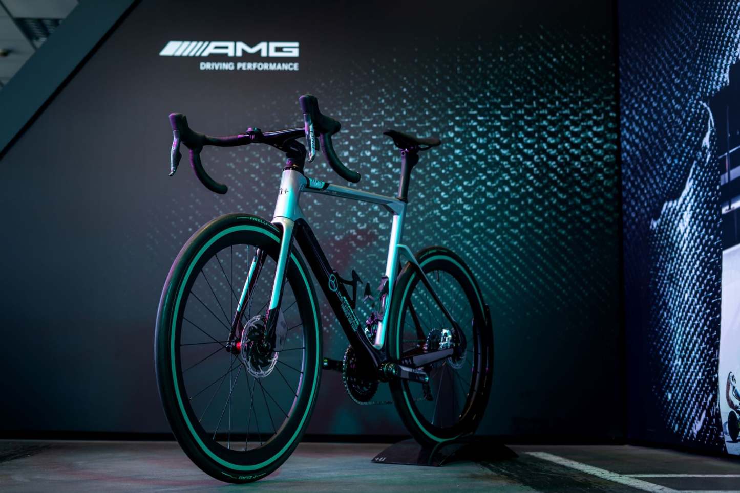 AMG PETRONAS F1® Team V13 Road Edition