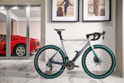 AMG PETRONAS F1® Team V11 Road Edition