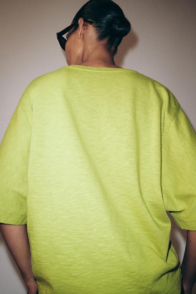 V-NECK T-SHIRT