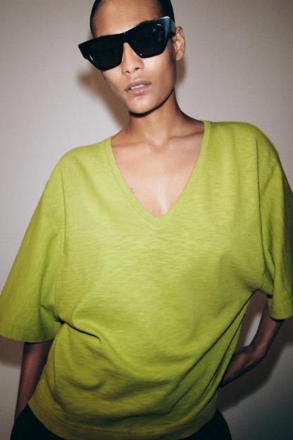 V-NECK T-SHIRT
