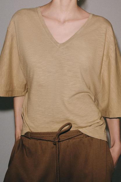V-NECK T-SHIRT