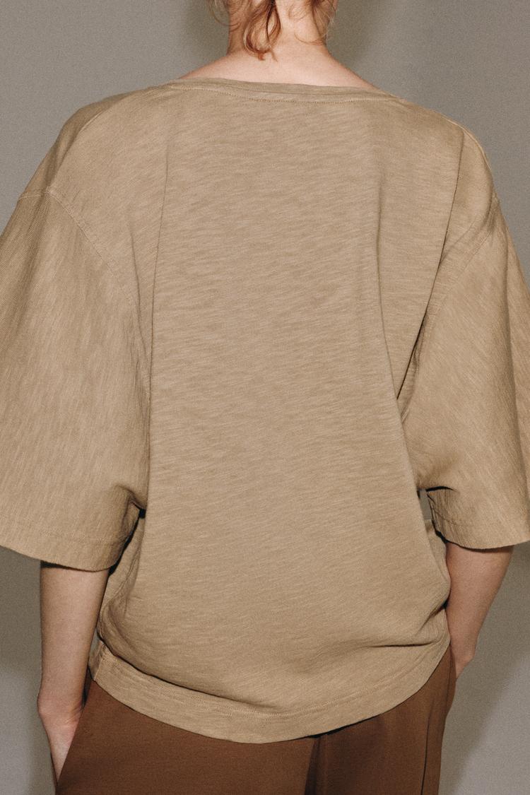 V-NECK T-SHIRT