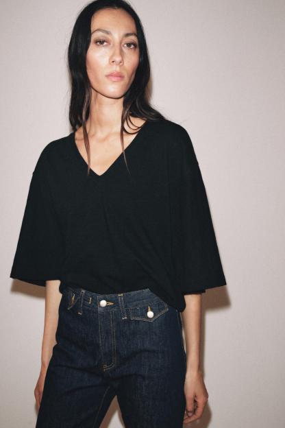 2V-NECK T-SHIRT