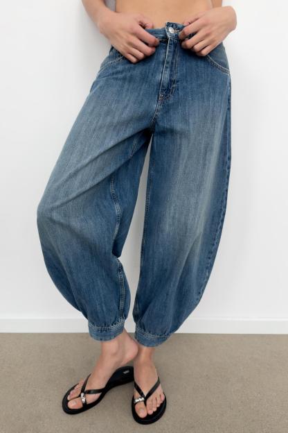 TRF MID-RISE BALLOON JEANS WITH BUTTON TABS