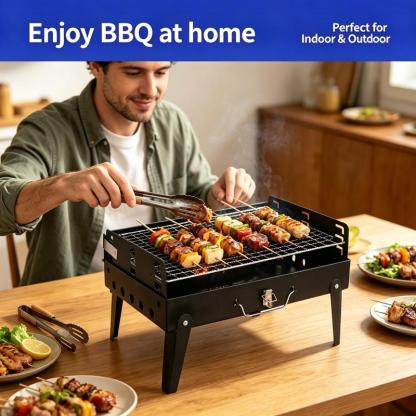 Parrilla de carbón portátil plegable con asas de madera, ideal para camping, patio y cocina al aire libre.