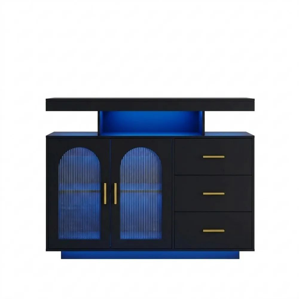 Intelligenter Küchenschrank mit RGB-Beleuchtung und Ladestation