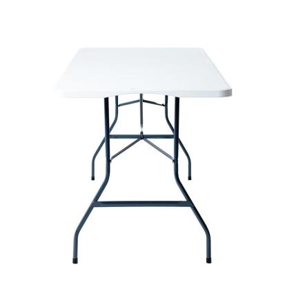 Set de mesa plegable portátil de 6 pies y mantel FWTI (ZB-6FT) — Mesa plegable ligera con asa integrada y patas de acero aleado; resistente y duradera, ideal para fiestas en el jardín y acampadas — Blanco