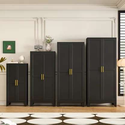 Armario despensero de metal con 2 puertas y estantes ajustables. Disponible en cuatro tamaños: 47", 61", 71" y 75". Armario de almacenamiento para cocina con tiradores dorados: solución versátil para cocina, baño, comedor o cuarto de servicio.