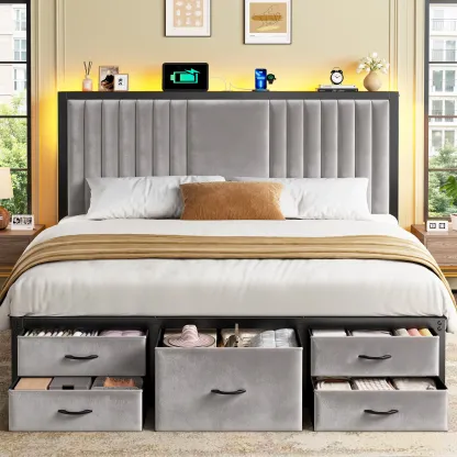 Estructura de cama moderna de metal tapizado (apta para camas King/Queen/Full) con 5 cajones de almacenamiento de tela; el cabecero integra una estación de carga y estantes con tira de luz LED; altura libre de 34 cm debajo de la cama, ideal para apartamen