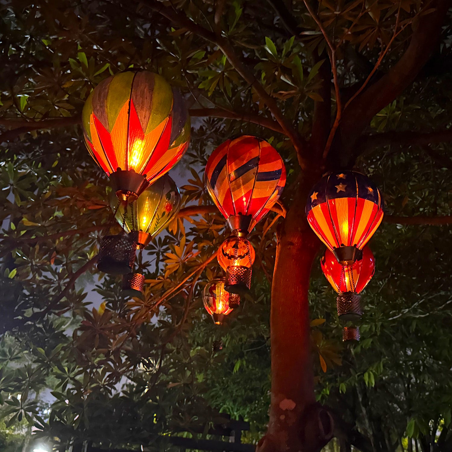 Solar-powered balloon lantern with rainbow flame lamp effect, perfect for front yard decorations and night-time charm