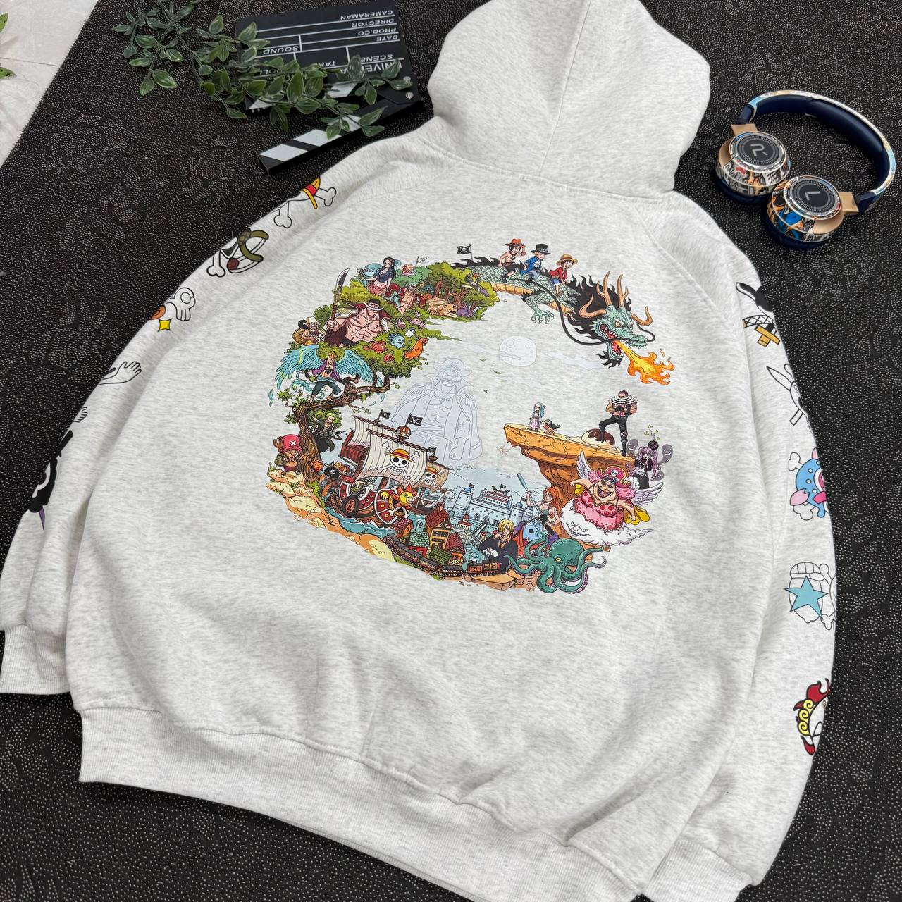 Pirate Adventure Anime Hoodie – Vintage Manga Streetwear Pullover