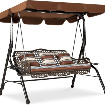 AECOJOY Columpio de mimbre de 3 asientos, columpio de patio con dosel, 2 bandejas laterales, 3 almohadas y cojín extraíble, columpio de mimbre para patio con soporte columpios al aire libre para adultos, balcón, jardín, terraza (ratán marrón)