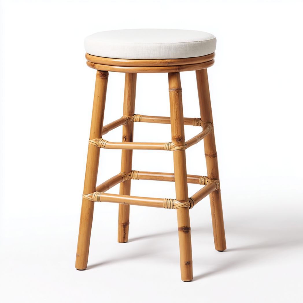 Stołek barowy z poduszką biały, nogi bambusowe-South East