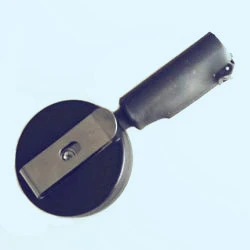Palm-sized firecracker (with wire puller)