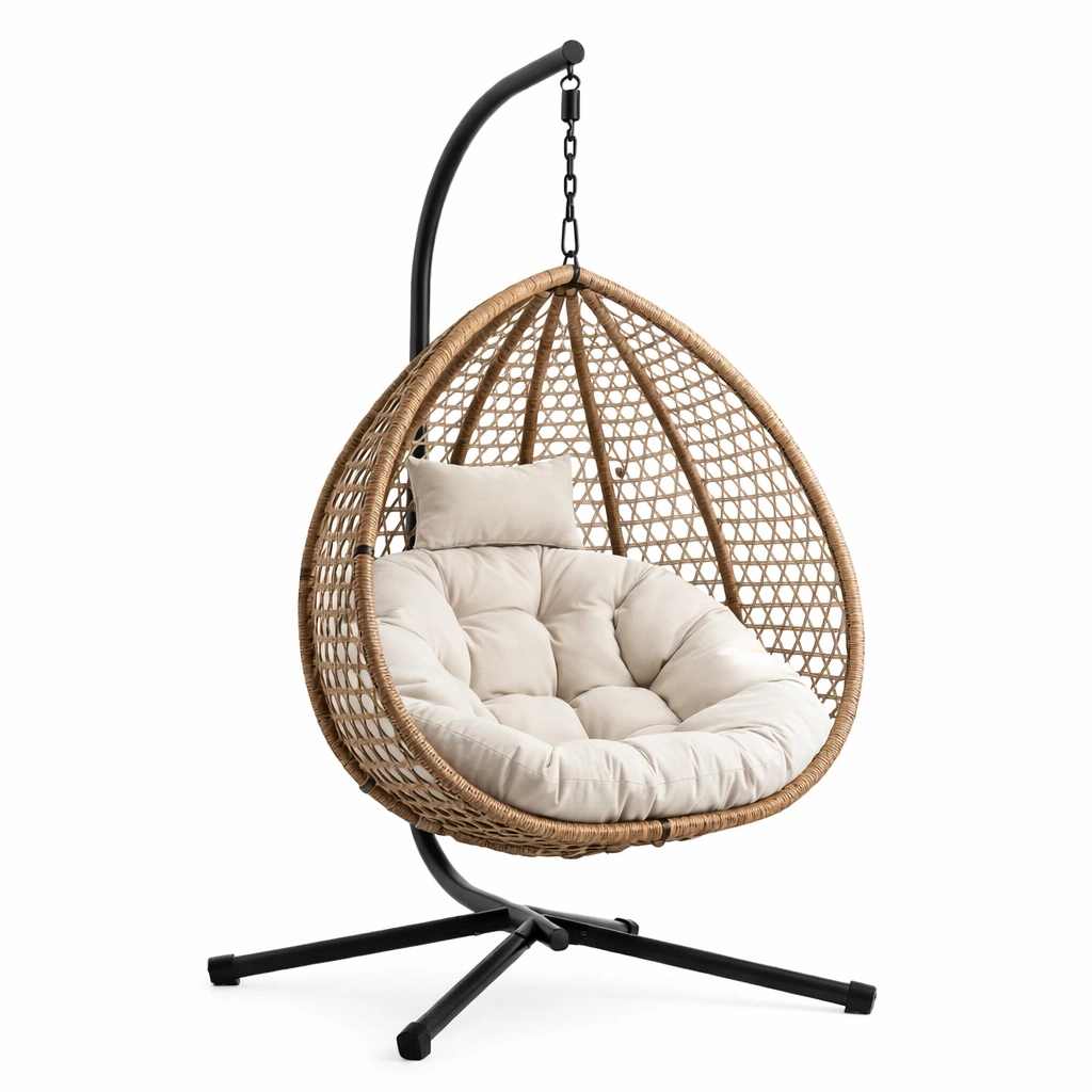Silla colgante de ratán sintético beige con estructura metálica negra-Furncorner