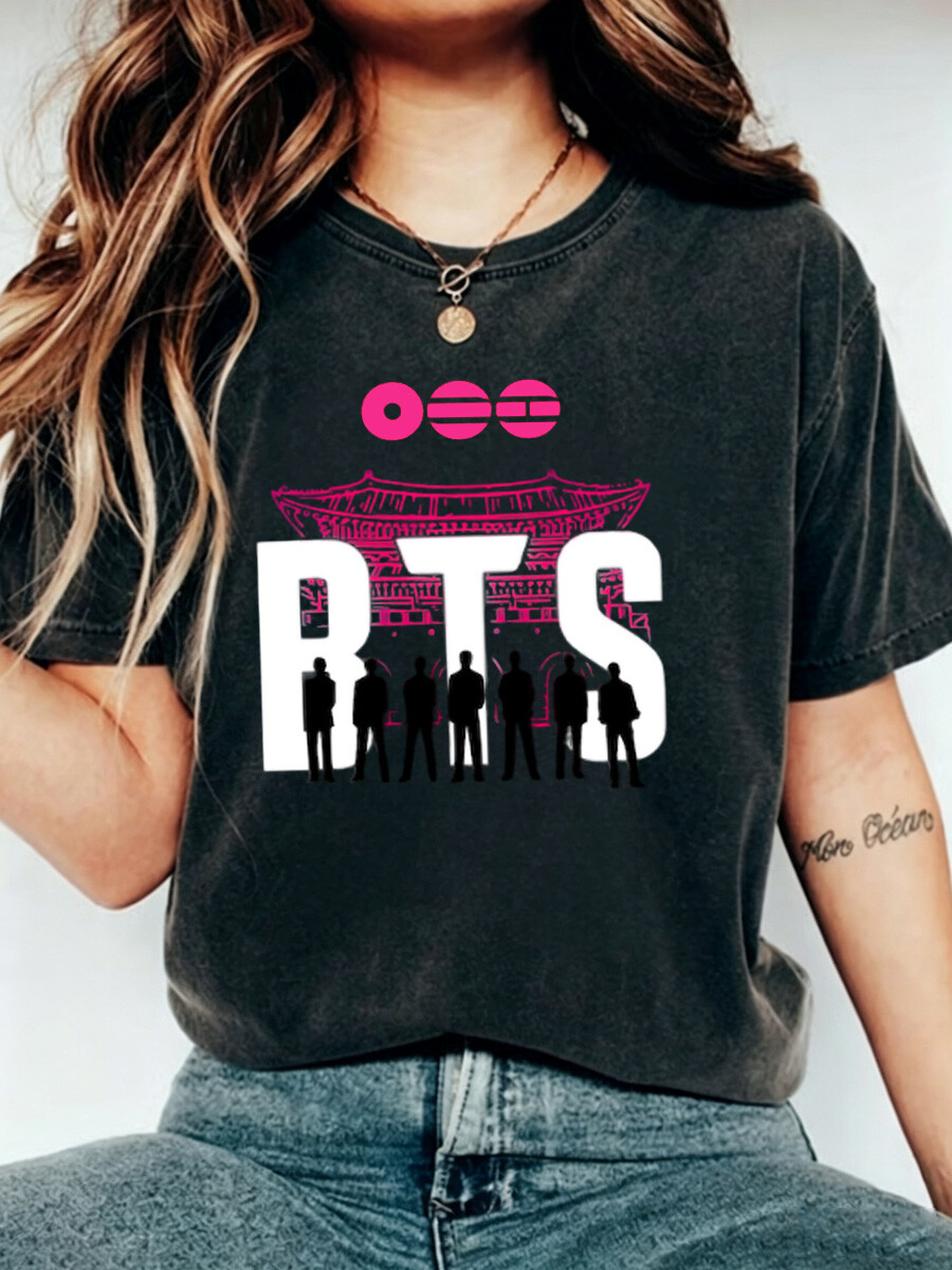 Women's Silhouette Boy Group Print Crew Neck T-Shirt