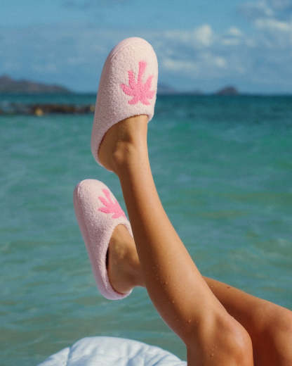 Malibu Slippers in Blush Bay