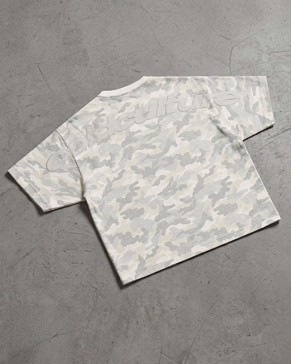 DISTRESS CURVED TEE CAMO GREY