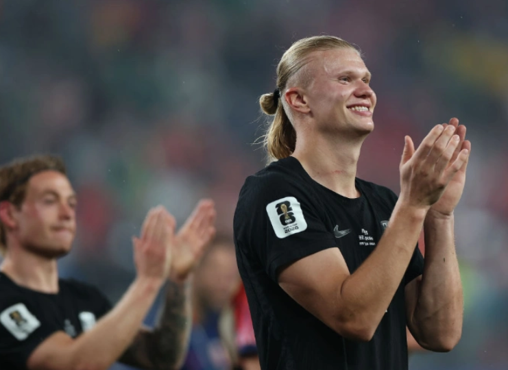 Erling Haaland joining Viking Rowing celebration