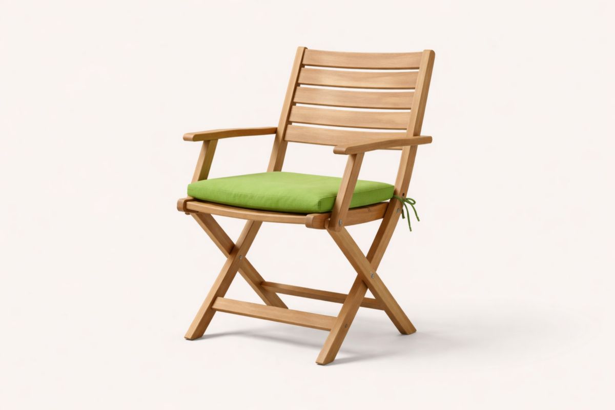 Gartenstuhl aus Akazienholz mit grünem Polyesterkissen
