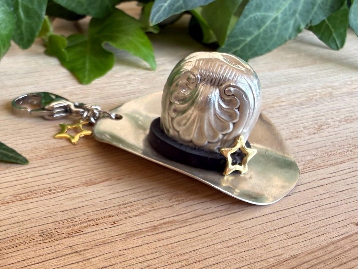 🎉✨Handmade-Vintage Cowboy Hat Pendant