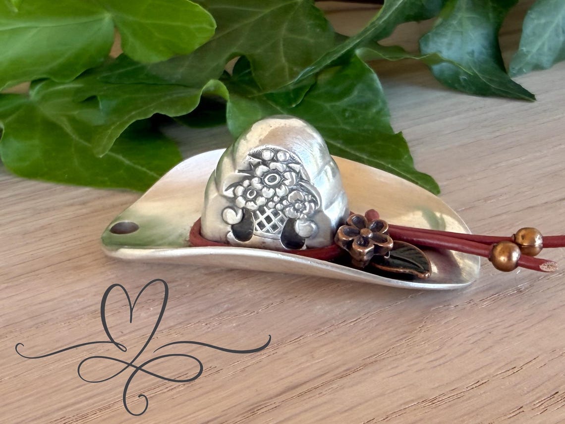 🎉✨Handmade-Vintage Cowboy Hat Pendant