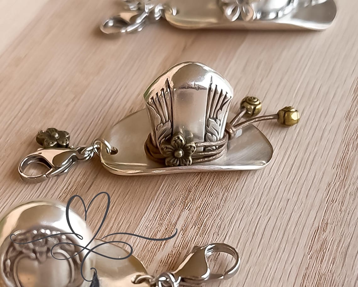 🎉✨Handmade-Vintage Cowboy Hat Pendant
