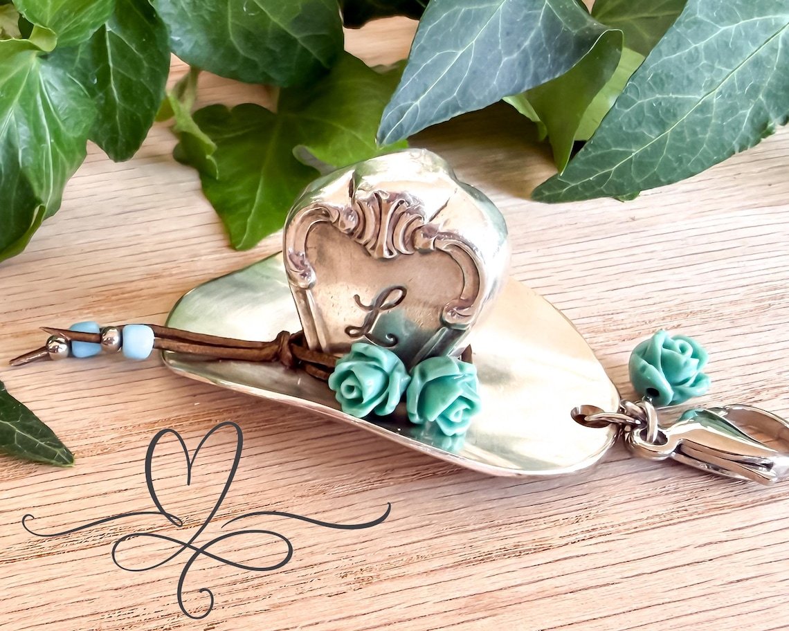 🎉✨Handmade-Vintage Cowboy Hat Pendant