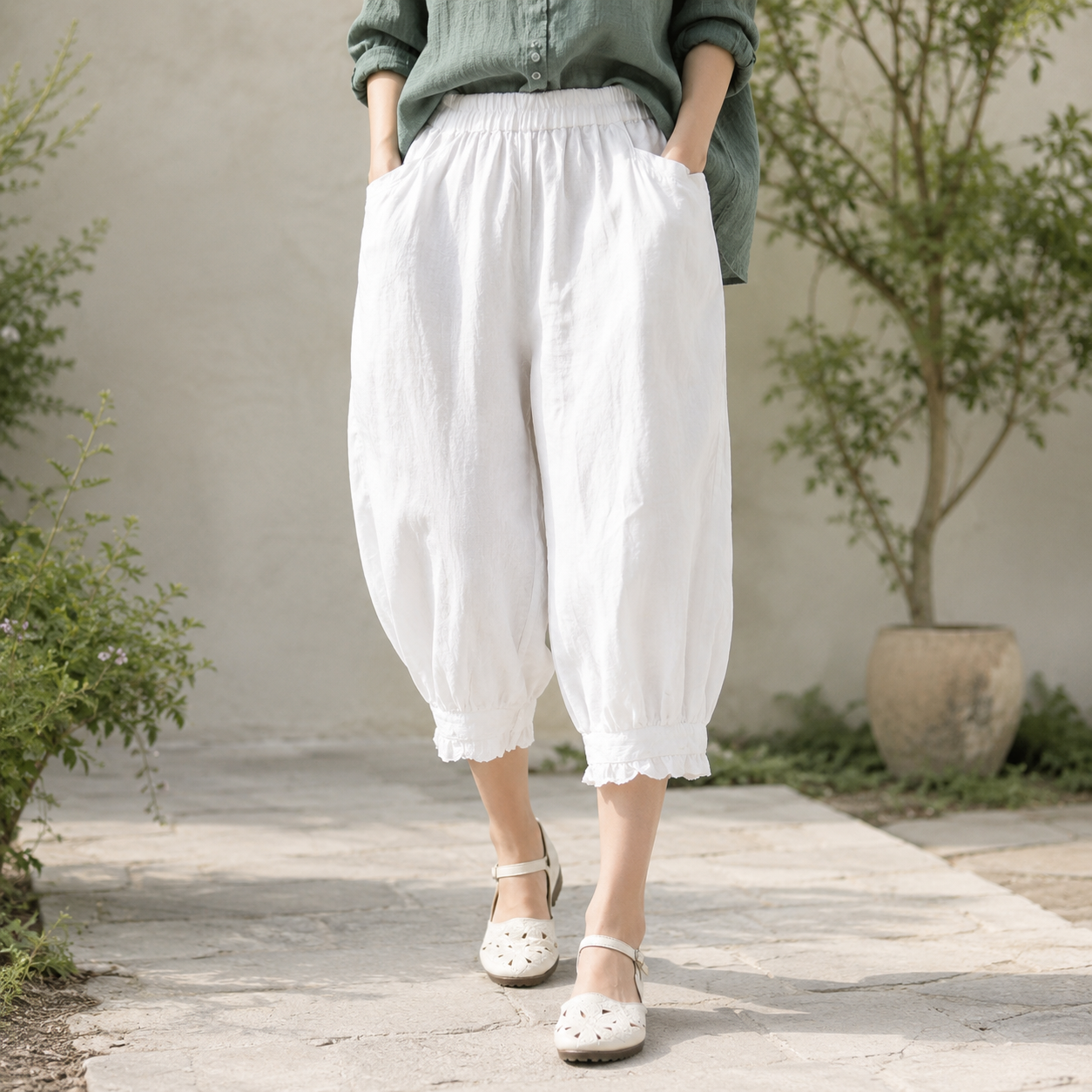 🌿 Luftige 7/8-Pumphose mit elastischem Bund, praktischen Taschen und verspieltem Rüschensaum – bequem, locker und stilvoll durch den Sommer ✨