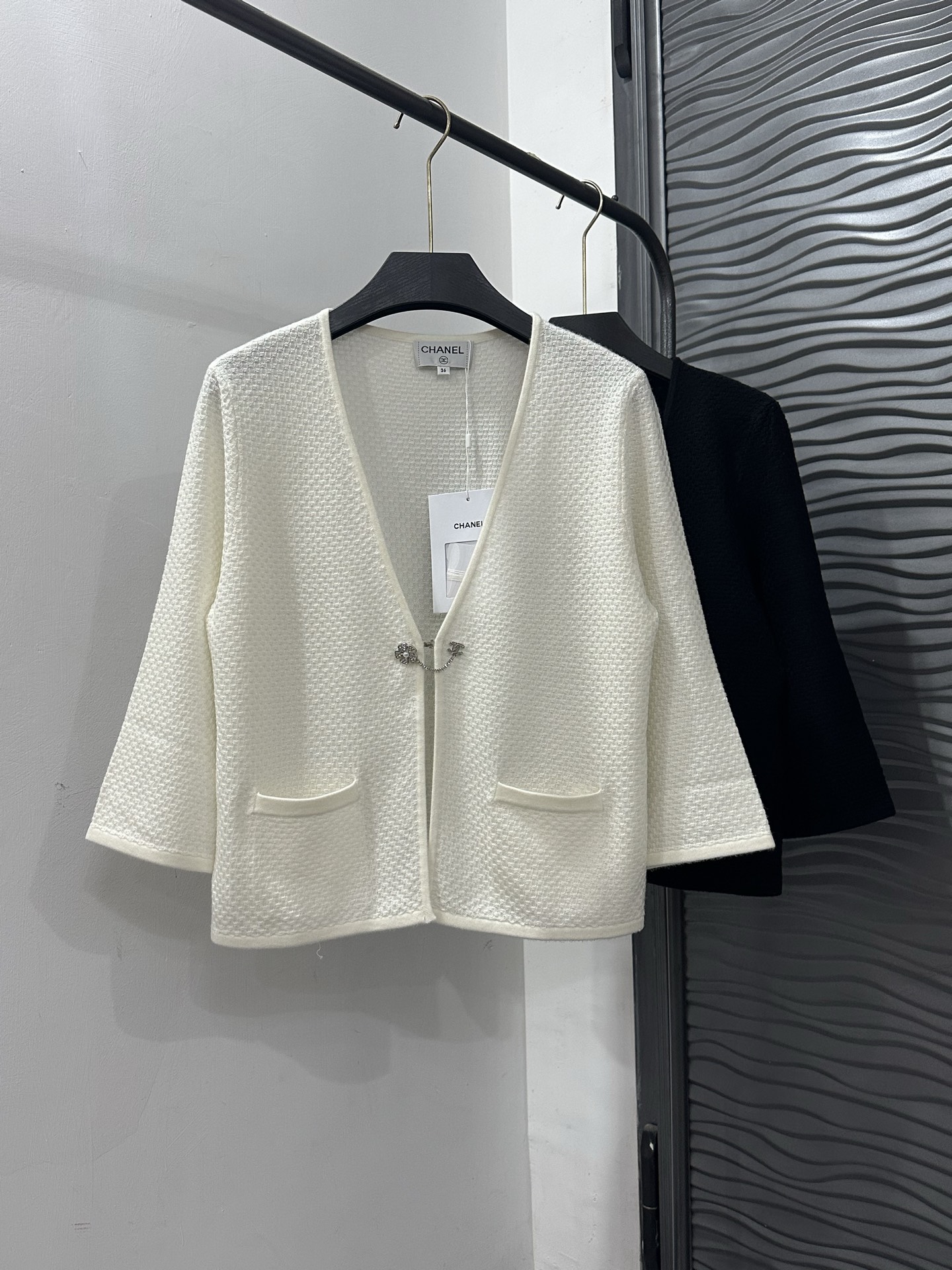 CHANE25SS Knitted V-neck Cardigan