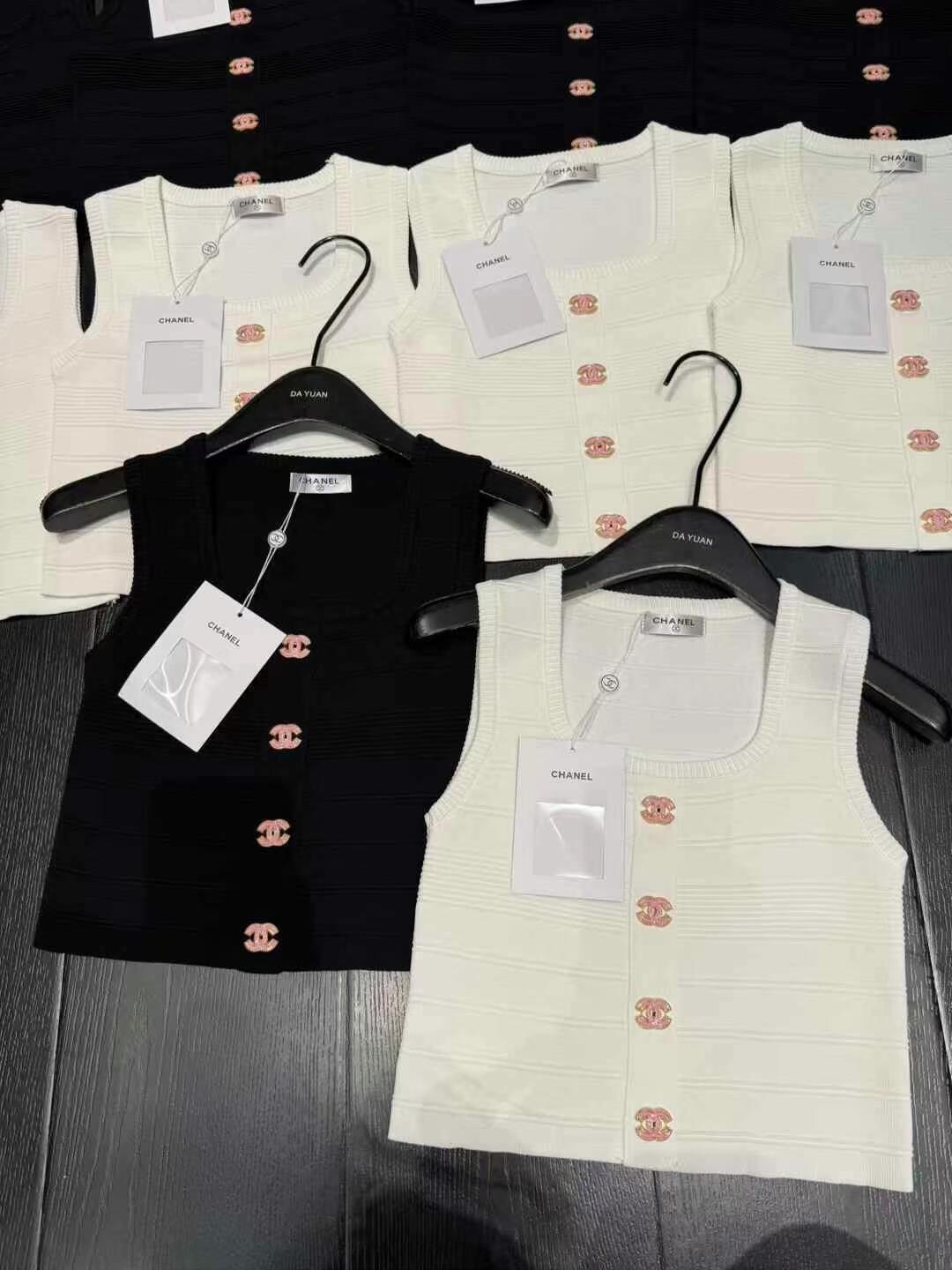 CHNEL knitted undershirt