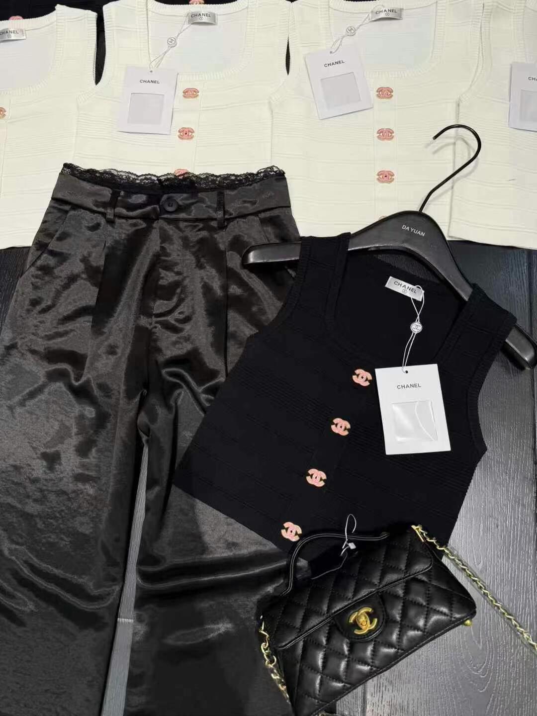 CHNEL knitted undershirt