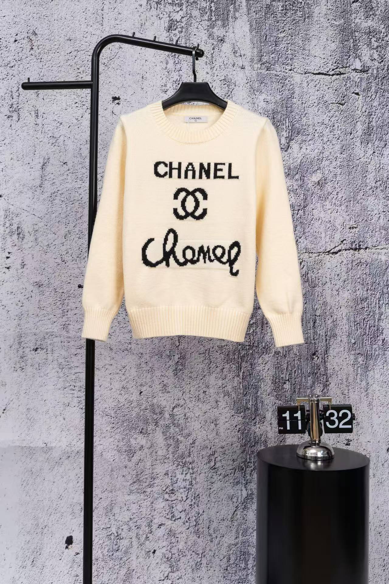 CC Knitted letter logo round neck sweater