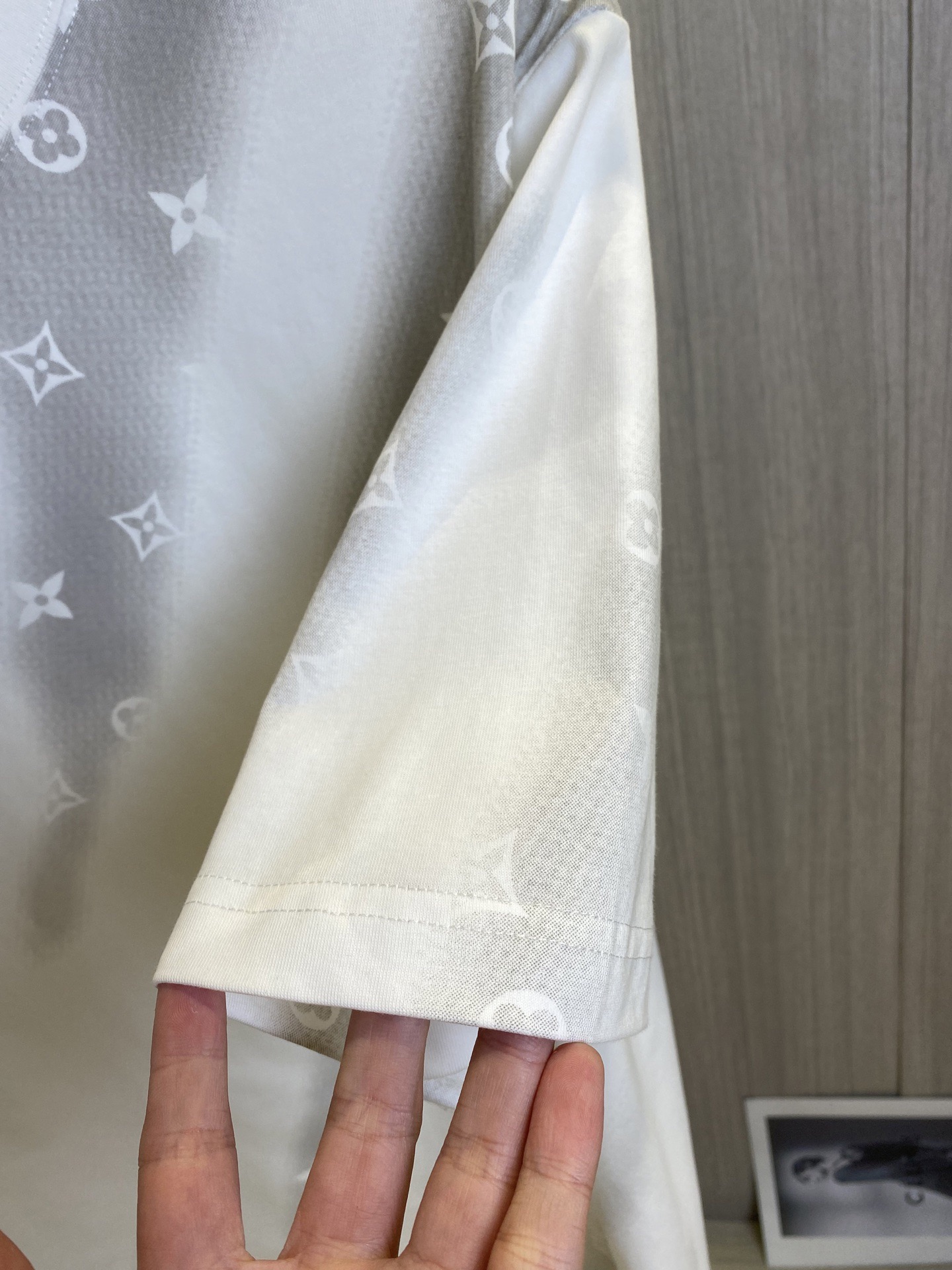 1V short-sleeved shirt